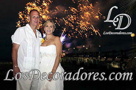 Juegos pirot�cnicos en la playa